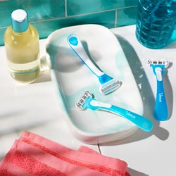 Gillette Venus Skin Love with Essence Glidestrip Scented handle Razor-1N Blue