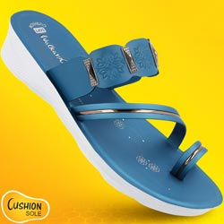 Walkaroo Girls Soft Cushion Trending Sandals-Art No:WL7673