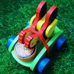 Wooden Pull Along Grain Eating Hen Toy with Rope